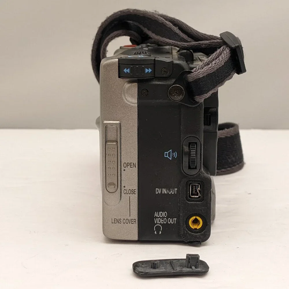 CANON ZR MiniDV Digital Video Camcorder Kit | NTSC | ZR KIT [ ** PARTIAL ** ]